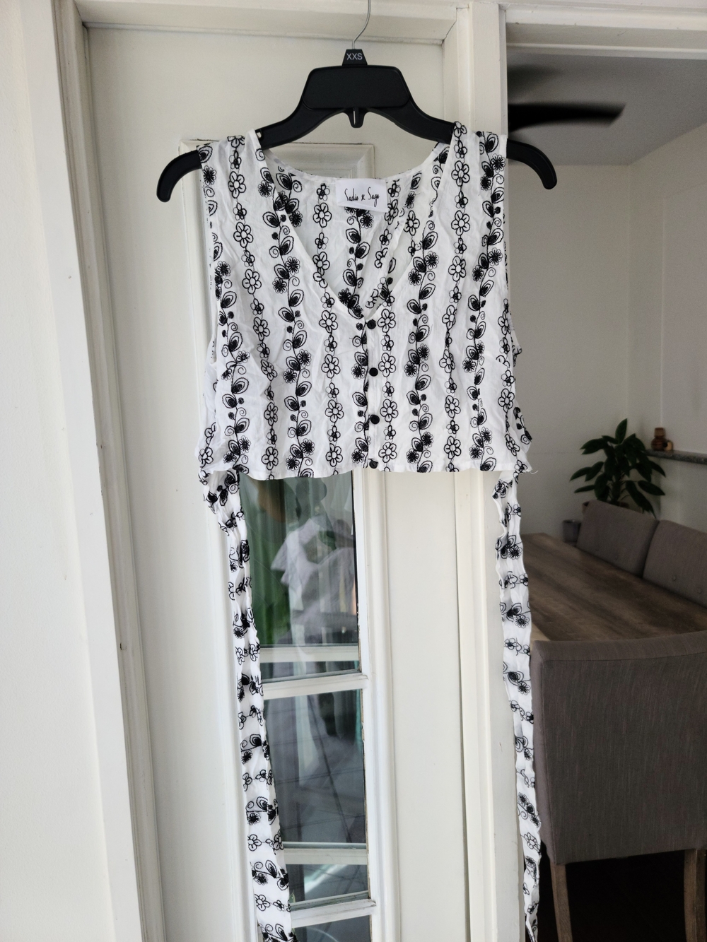 Sadie & Sage White Crop Top with Black Floral Stripe